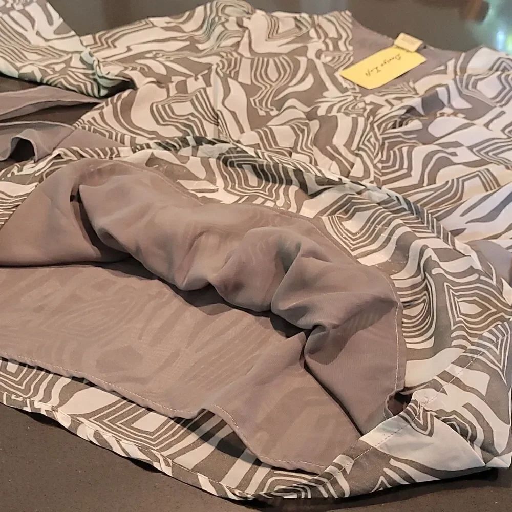 Design Loft sz S pullover poly top - Picture 6 of 11